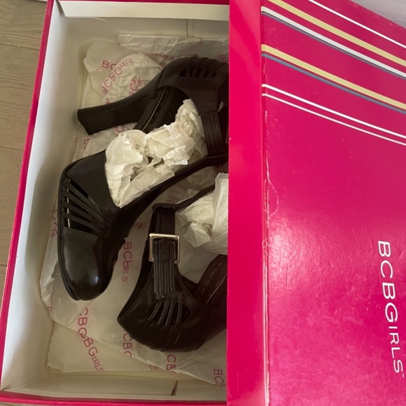 BCBG T-Strap vintage Retro style heels - Picture 10 of 11